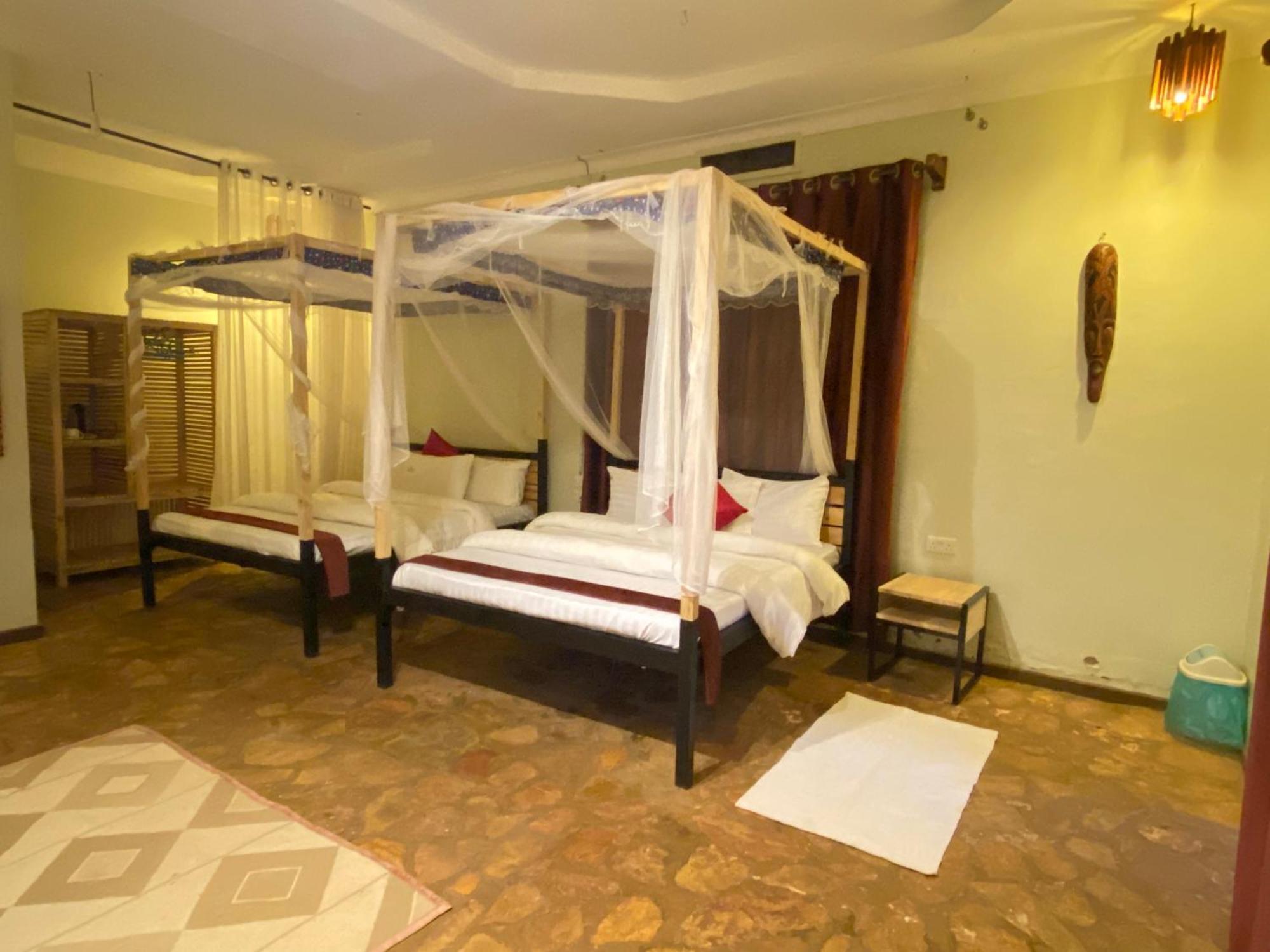 Afro Smile Hotel & Guest House Jinja Buitenkant foto