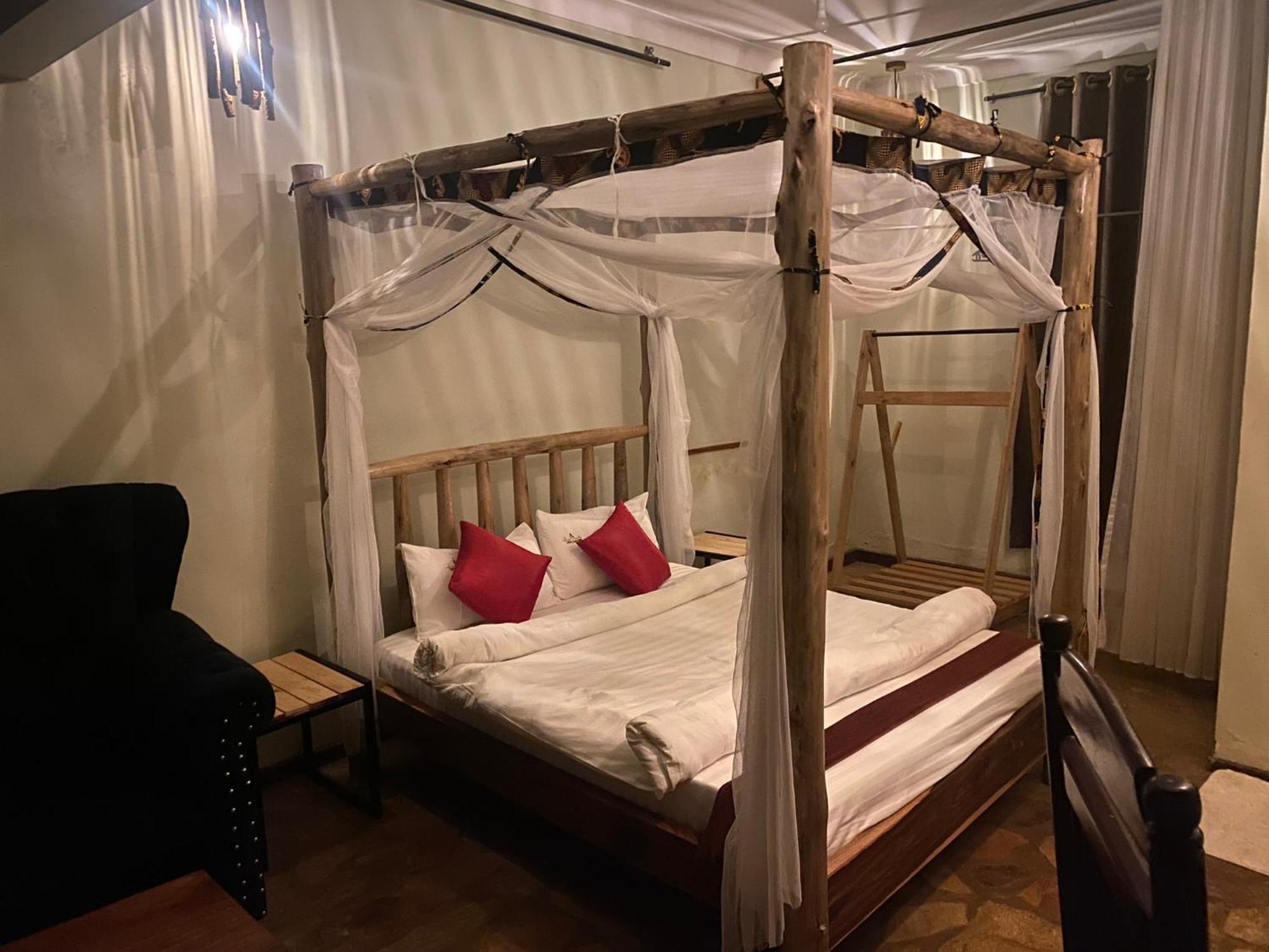 Afro Smile Hotel & Guest House Jinja Buitenkant foto