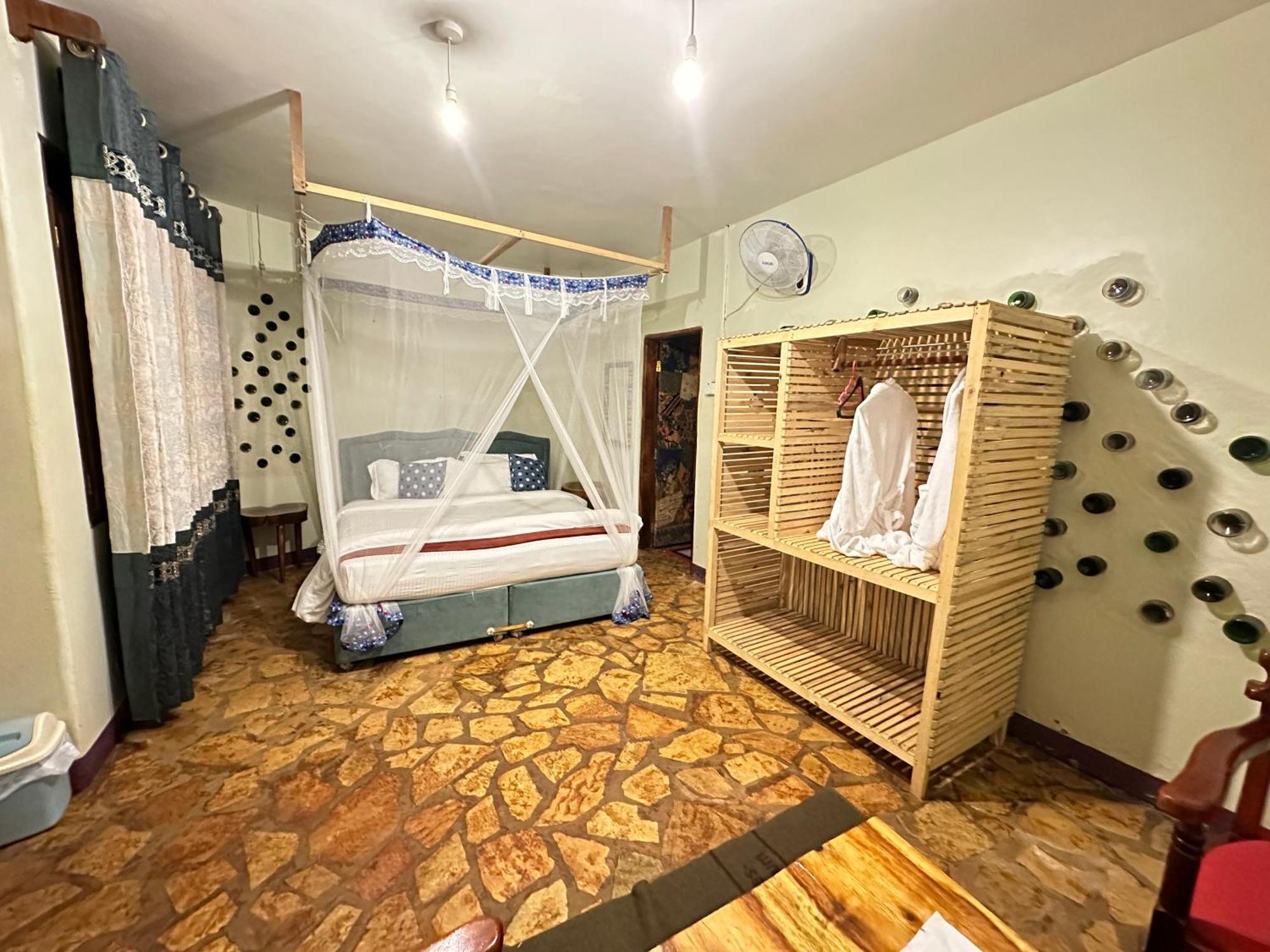 Afro Smile Hotel & Guest House Jinja Buitenkant foto