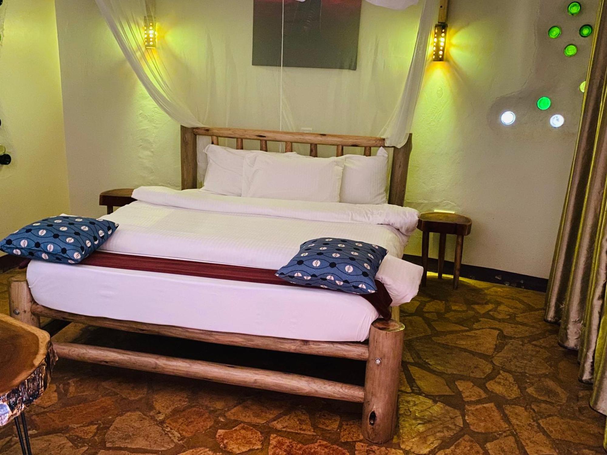 Afro Smile Hotel & Guest House Jinja Buitenkant foto