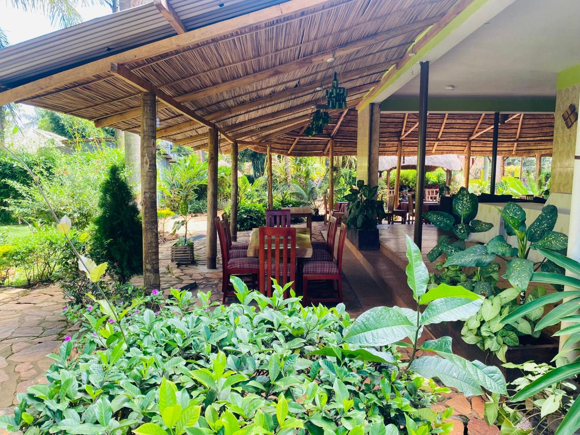 Afro Smile Hotel & Guest House Jinja Buitenkant foto
