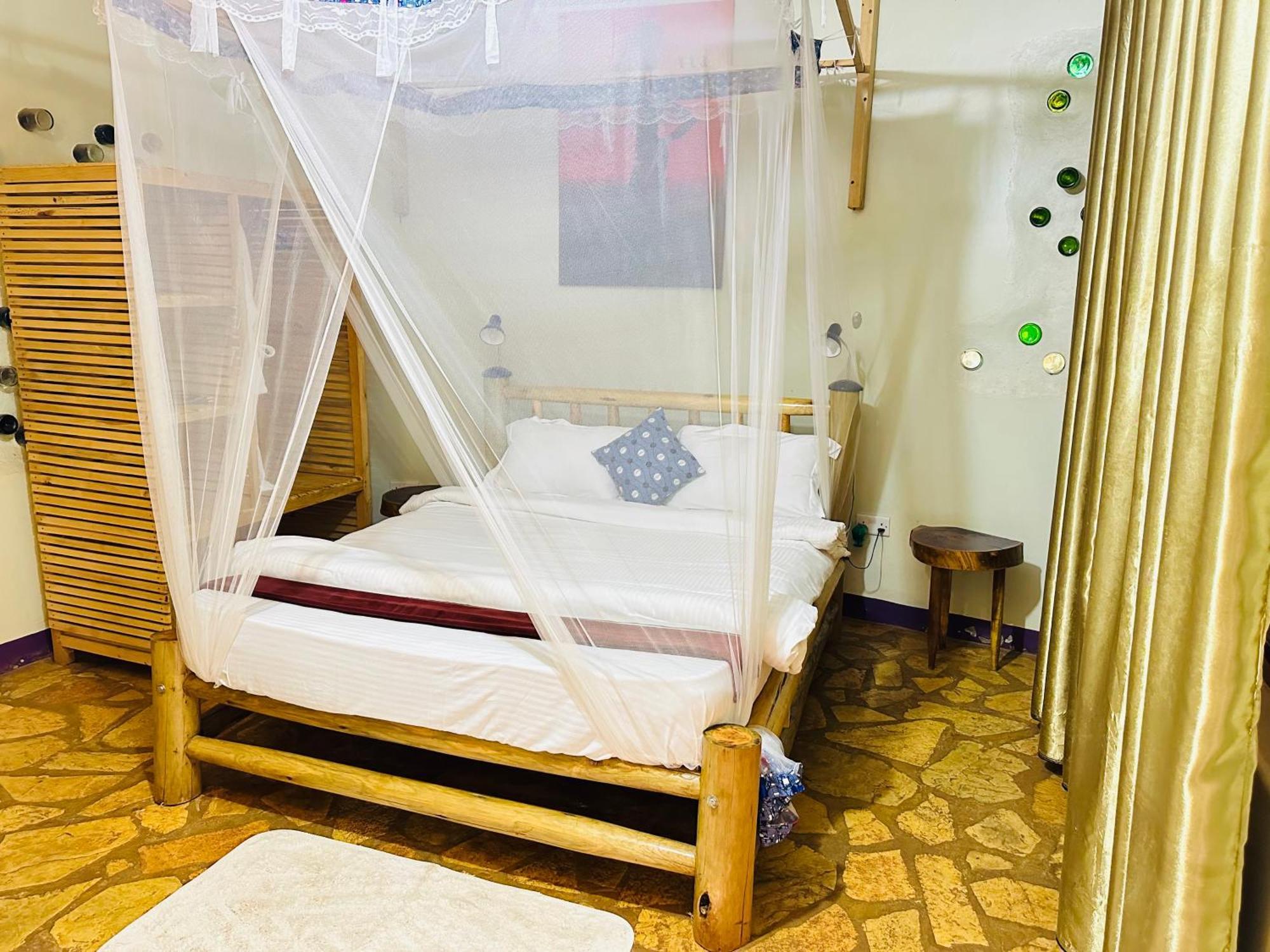 Afro Smile Hotel & Guest House Jinja Buitenkant foto