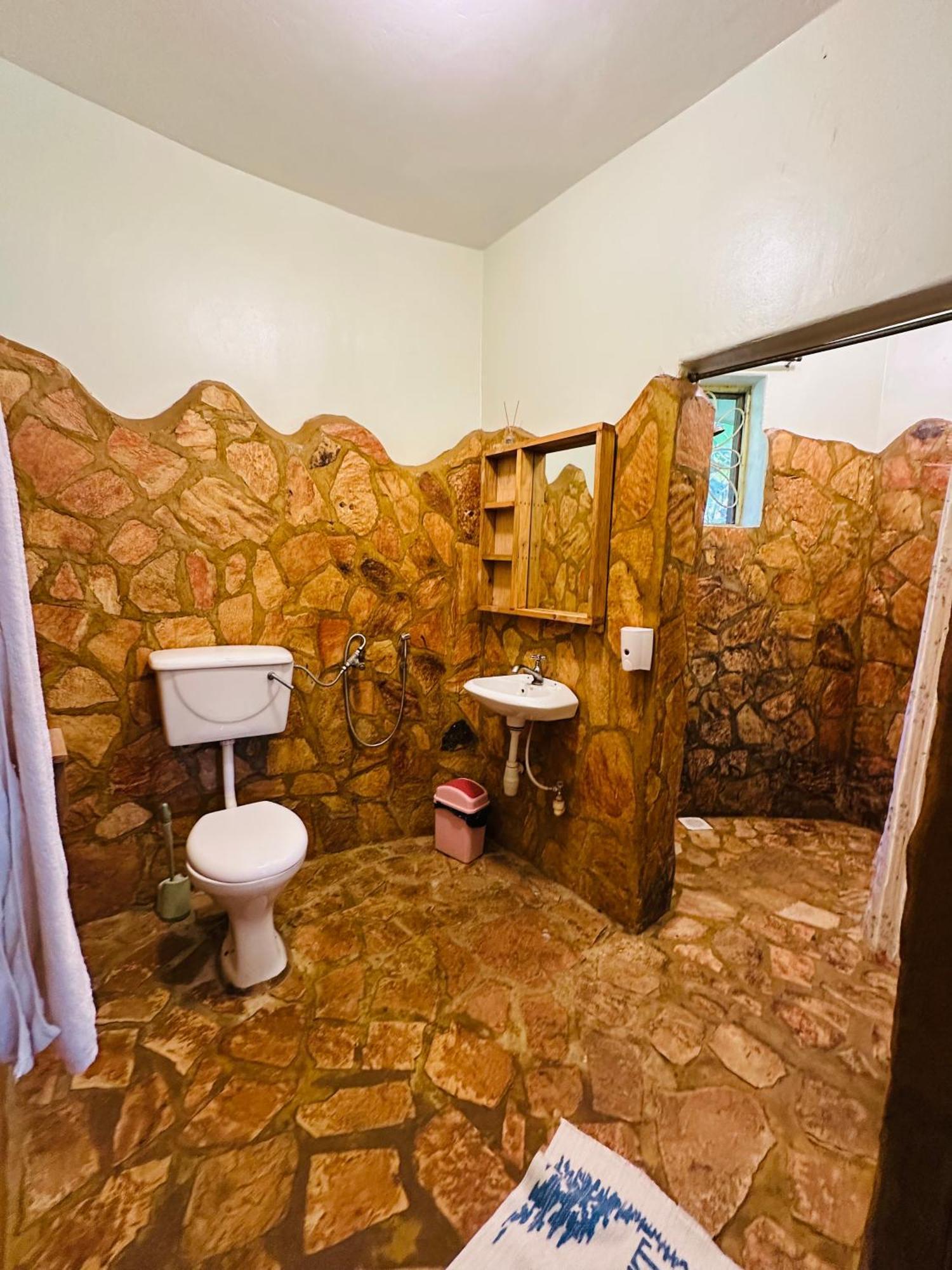 Afro Smile Hotel & Guest House Jinja Buitenkant foto