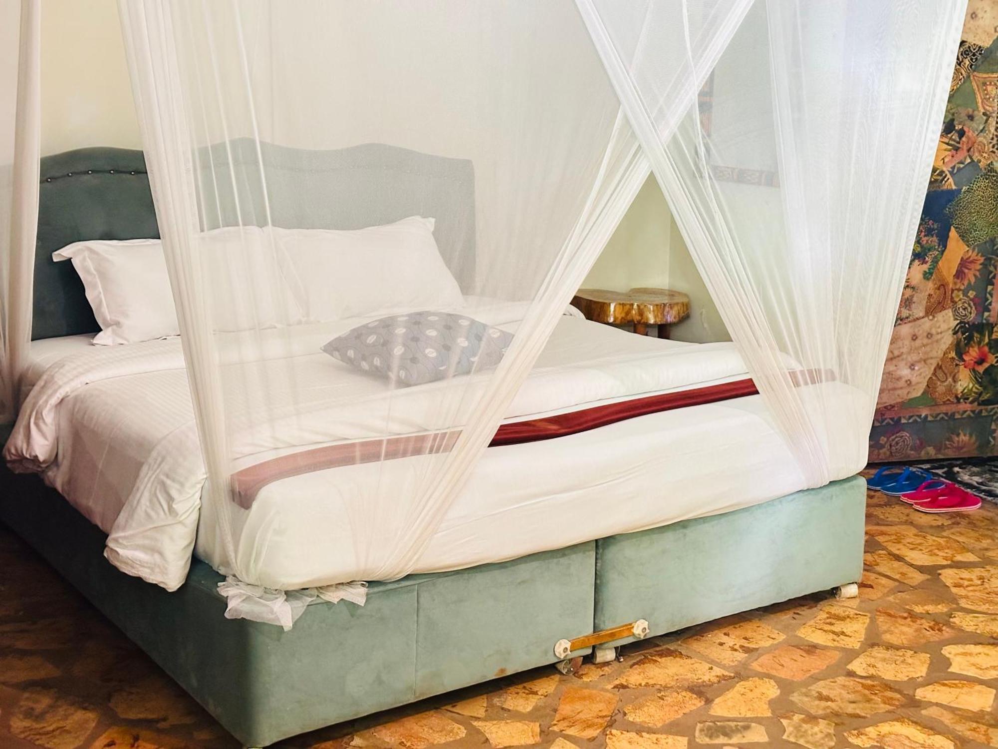 Afro Smile Hotel & Guest House Jinja Buitenkant foto