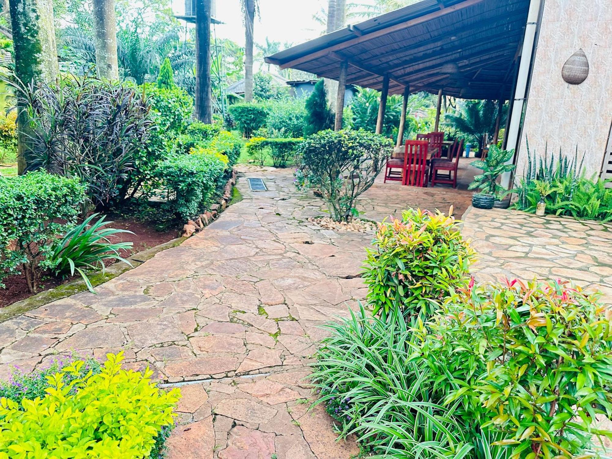 Afro Smile Hotel & Guest House Jinja Buitenkant foto